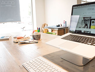 Grafisch ontwerpbureau. Specialist in het ontwerpen van print en online media, zoals logo's, huisstijlen, websites, het gooi, amsterdam, utrecht